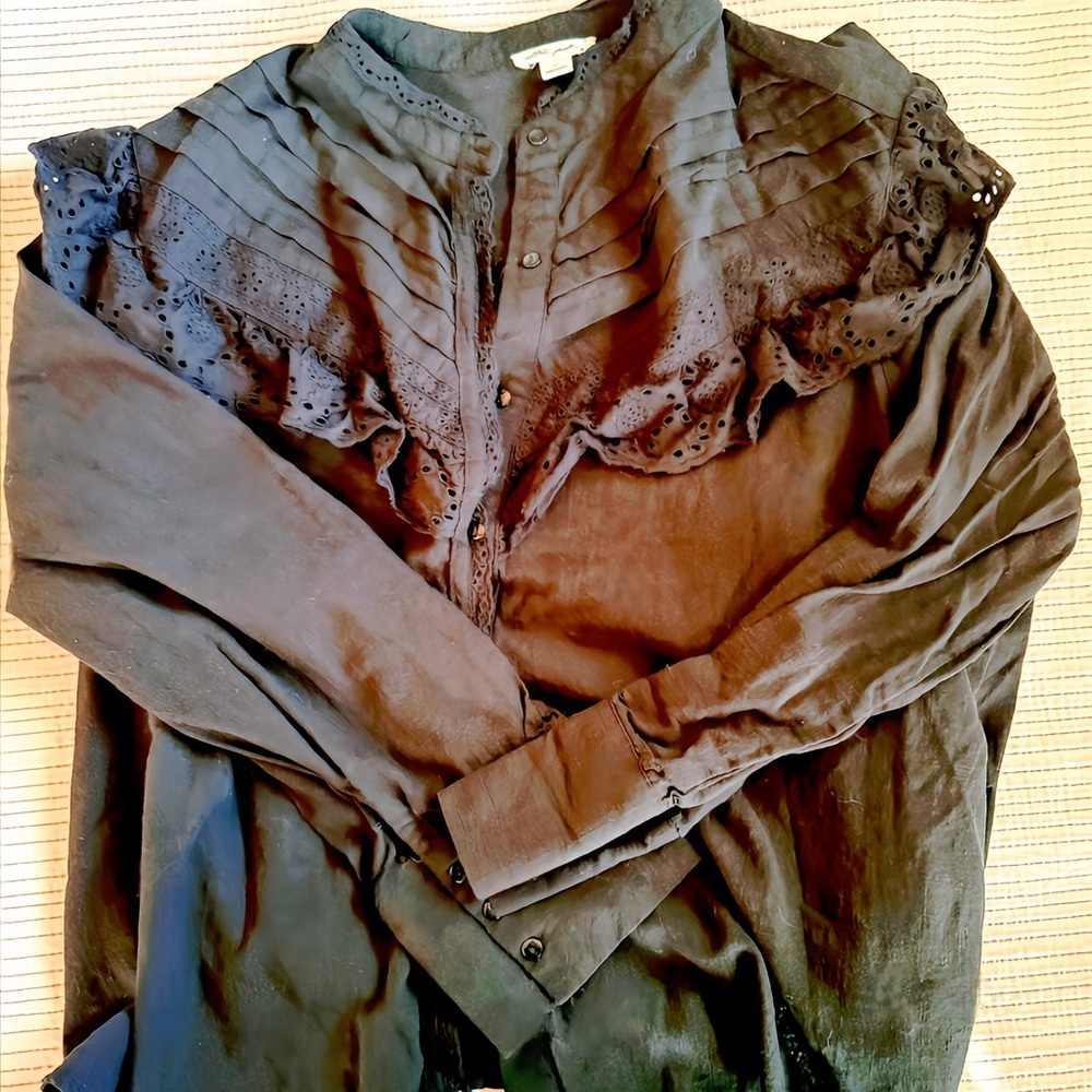 Black Eyelet Yoke Button-Front Blouse
Feminine with Yellowstone Vibes!!